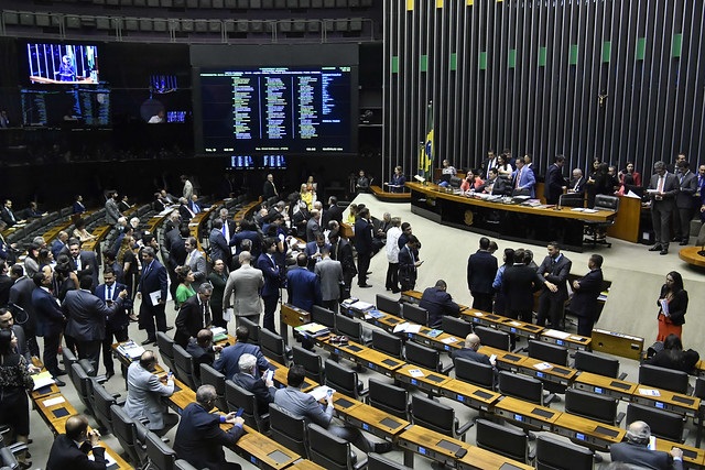 Congresso mantém veto ao Revalida em faculdades particulares, conquista da medicina e da população