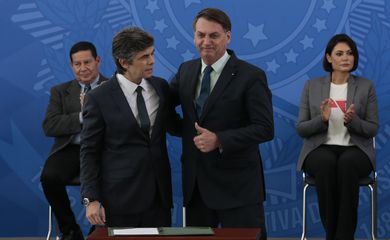 Empossado novo ministro da Saúde