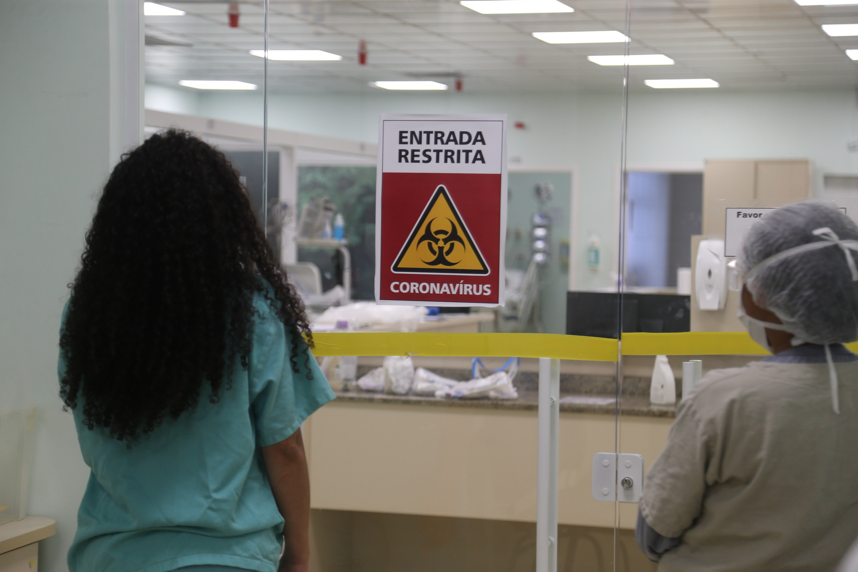 Três meses após primeiros casos, Covid-19 acelera no estado