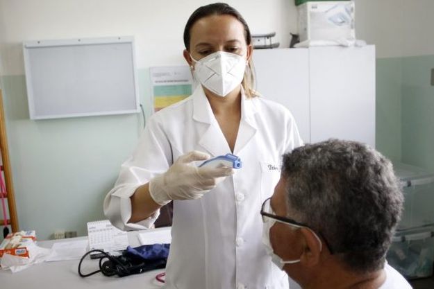Câmara aprova indenização para profissional da saúde afetado por Covid-19