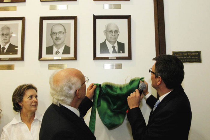 AMP prestigia homenagem a Dr. Goytacaz na galeria de presidentes do CRM-PR