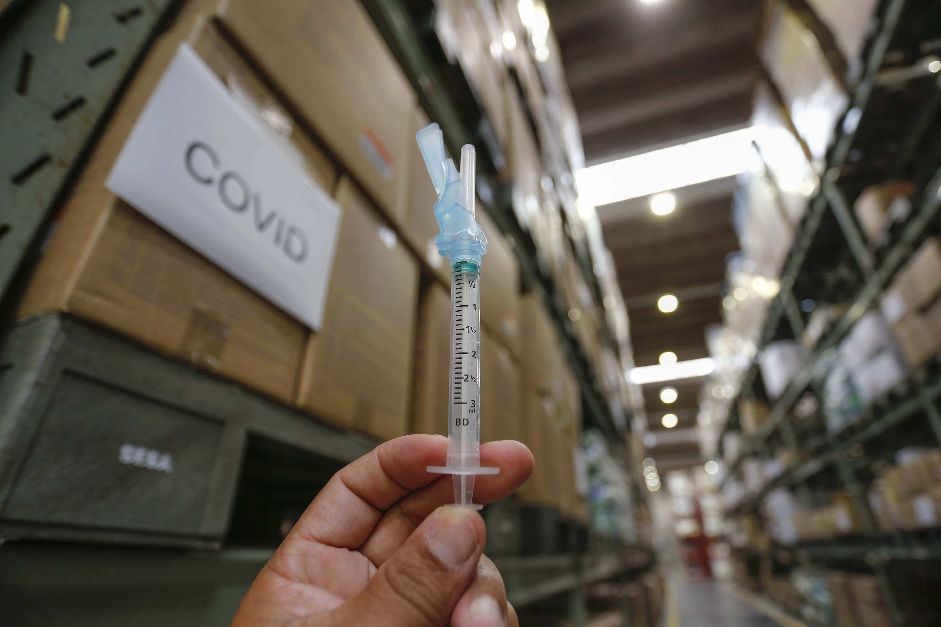 Meta do Paraná é vacinar 4 milhões de pessoas do grupo de risco até maio