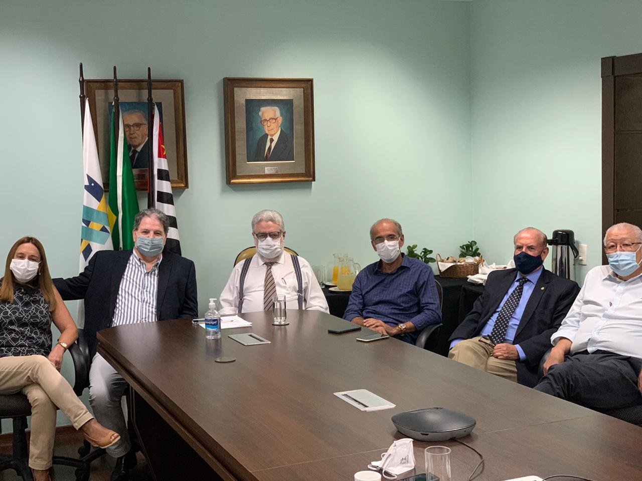 AMB e CFM: o resgate da unidade médica