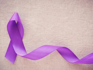 Câncer não respeita data. É preciso se prevenir, mesmo na pandemia, alerta oncologista