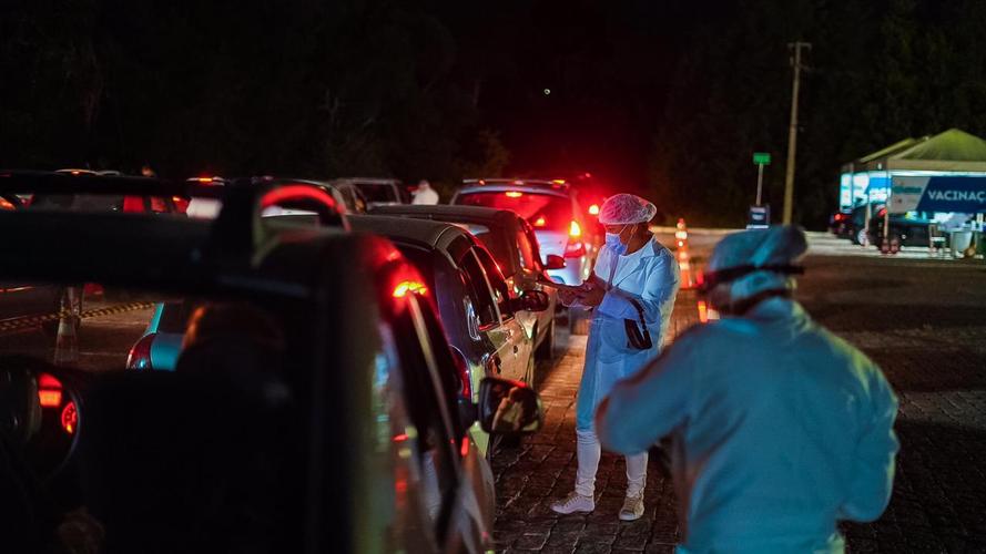 Corujão: PR começa a vacinar população também à noite