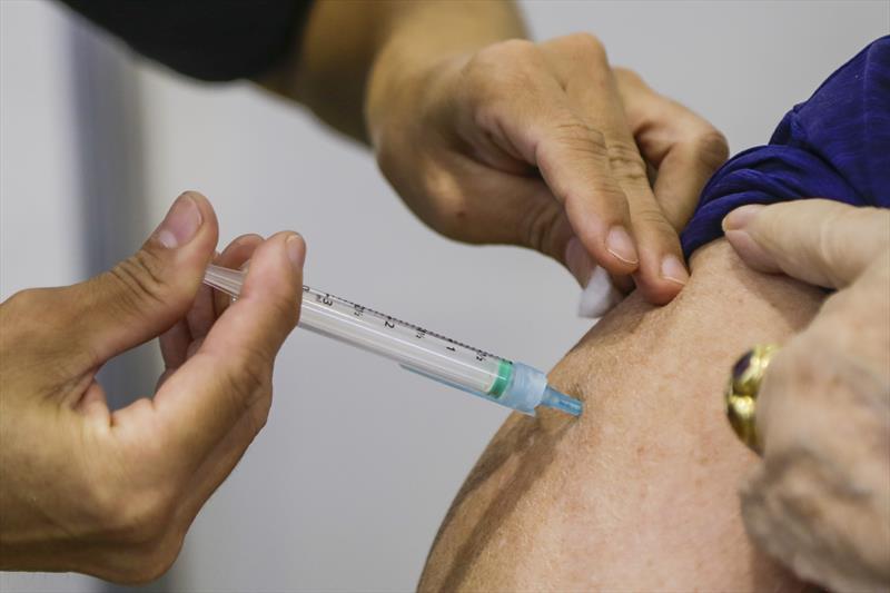 Curitiba bate recorde de vacinação e dá sequência à aplicação da 2ª dose