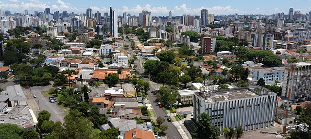 Curitiba entra em bandeira vermelha. Veja como ficam as atividades