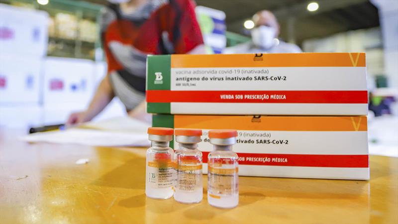 Paraná recebe 234 mil vacinas contra a Covid-19