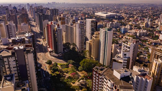 Curitiba tem melhora no cenário e fica em bandeira laranja por mais uma semana