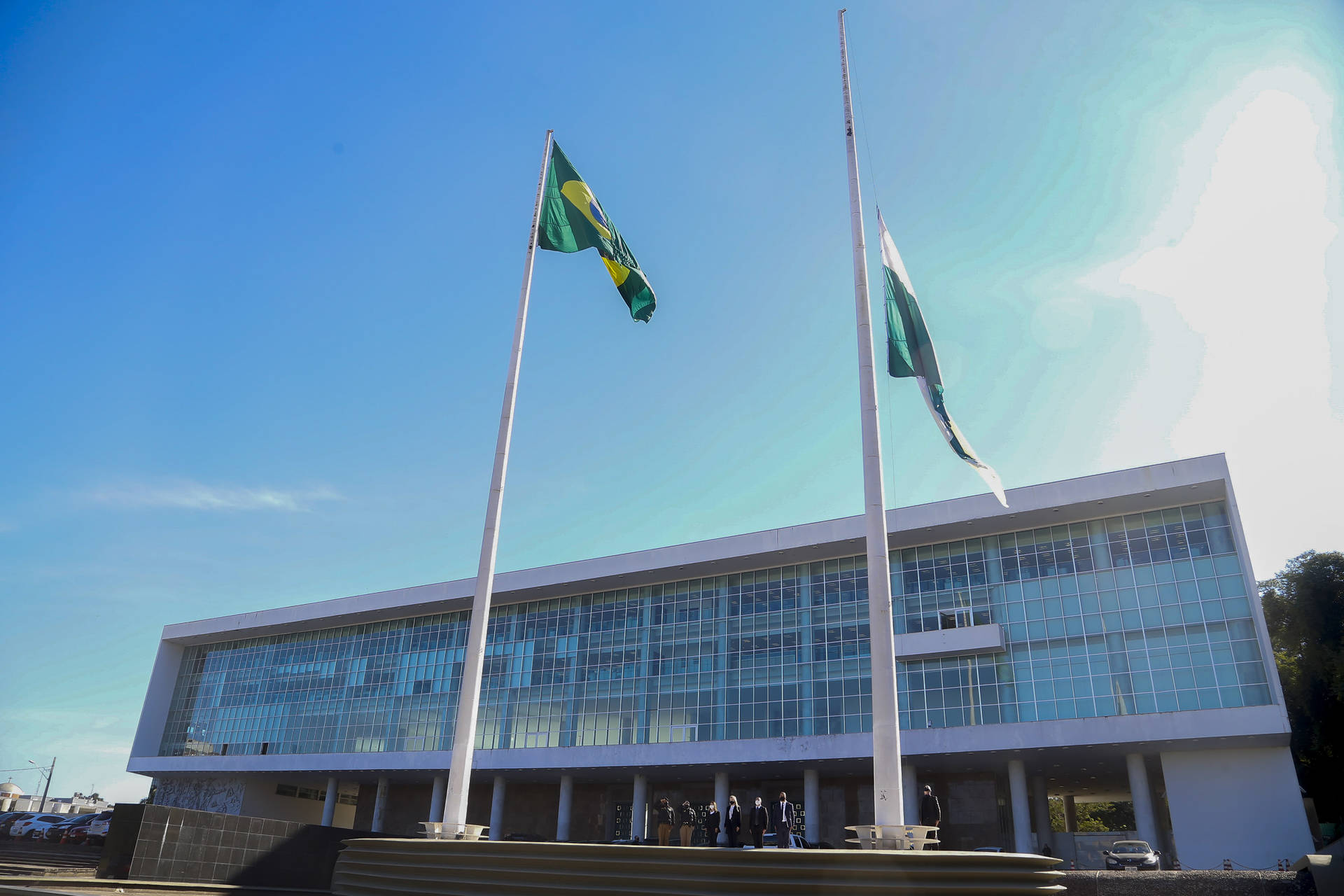 Governo decreta luto oficial pelas mais de 30 mil vítimas da Covid-19 no PR