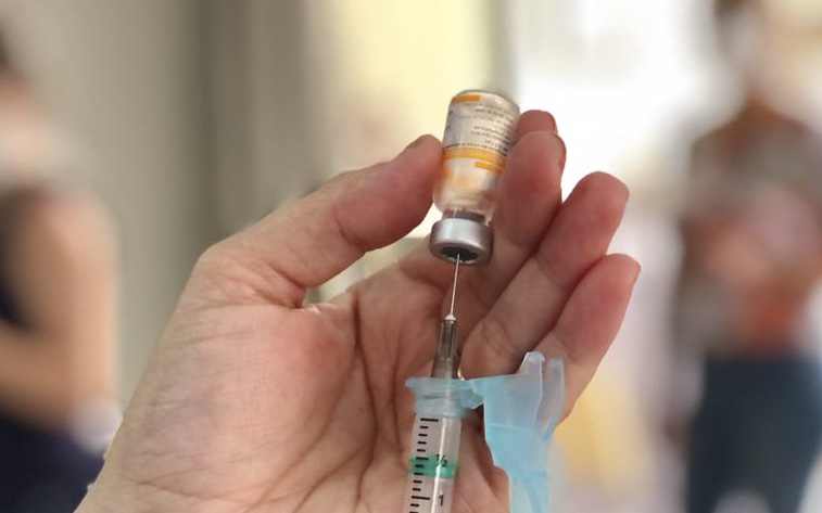 Saúde vacina pessoas com 45 anos ou mais