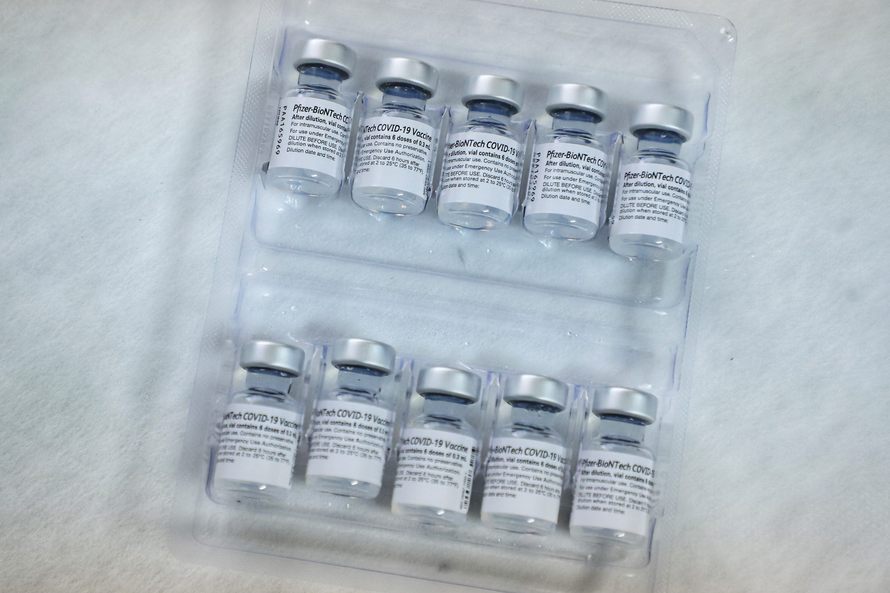 63% dos adultos já receberam ao menos uma dose da vacina no PR