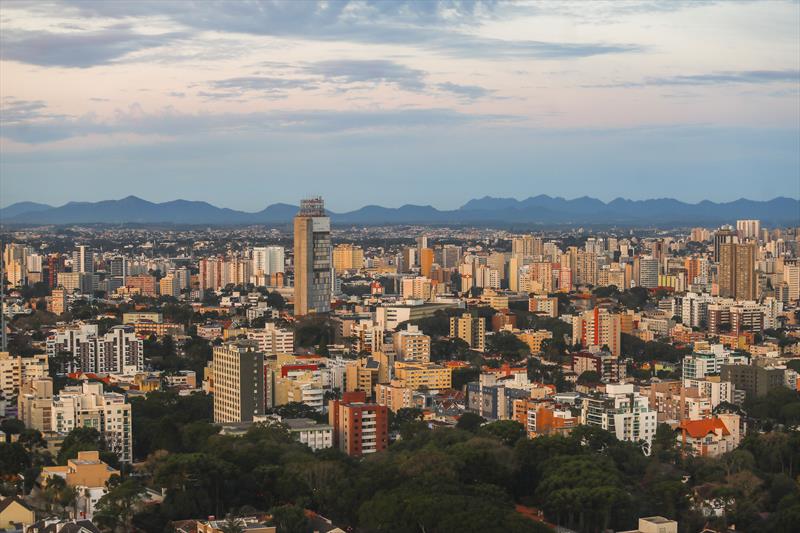 Curitiba mantém bandeira amarela