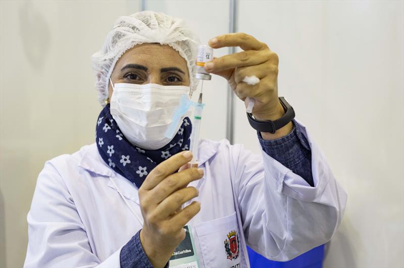Nesta semana, 31 mil devem voltar aos postos da vacinação em Curitiba