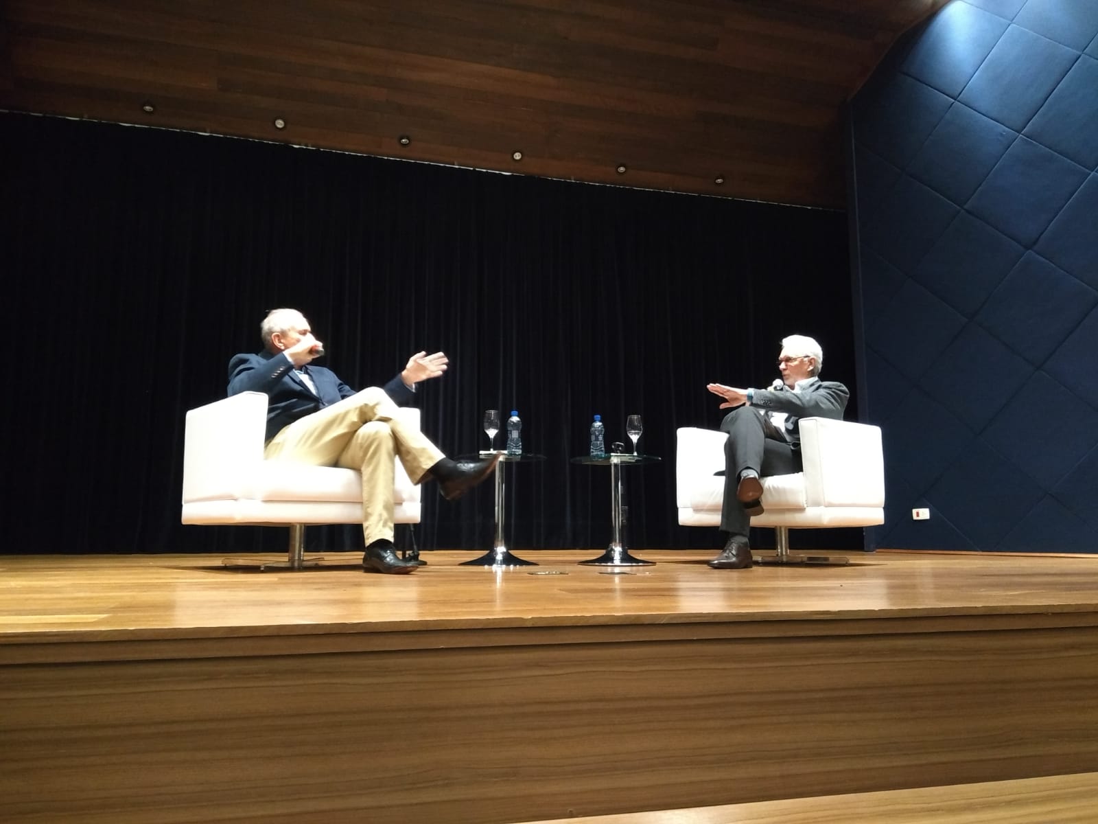 Lançamento de livro com talk show virtual é realizado com sucesso