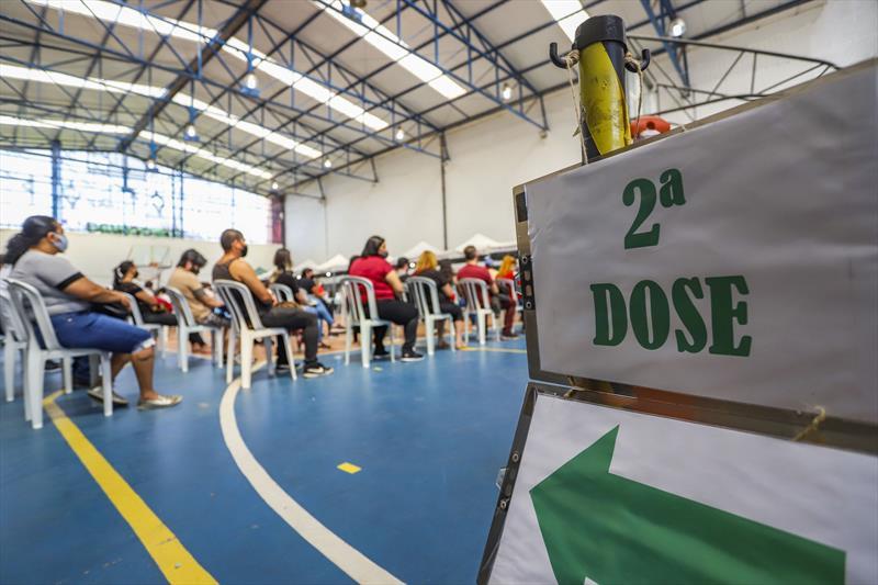 Confira o cronograma de vacinação da semana em Curitiba