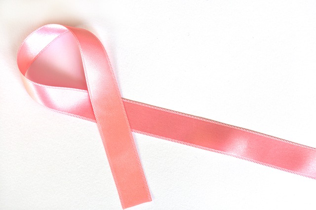 No Outubro Rosa, campanha reforça prevenção ao câncer de mama e de colo de útero