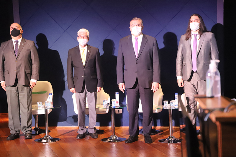 Em solenidade na AMP, médicos são homenageados e Saúde recebe recursos