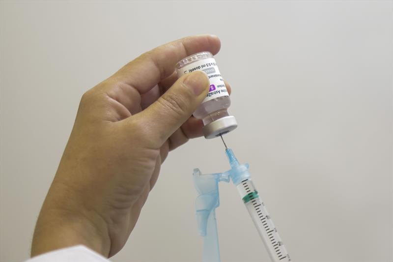 Saúde convoca mais de 87 mil pessoas para antecipar a dose de reforço