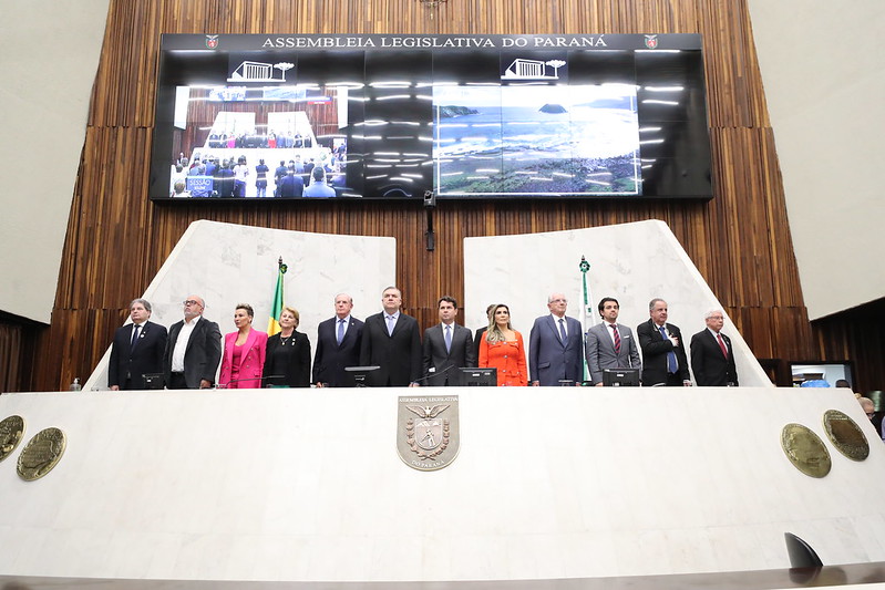 Assembleia Legislativa promove sessão solene para homenagear médicos paranaenses