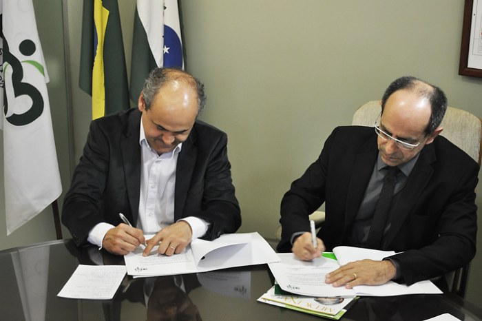 Gustavo Fruet visita sede da AMP