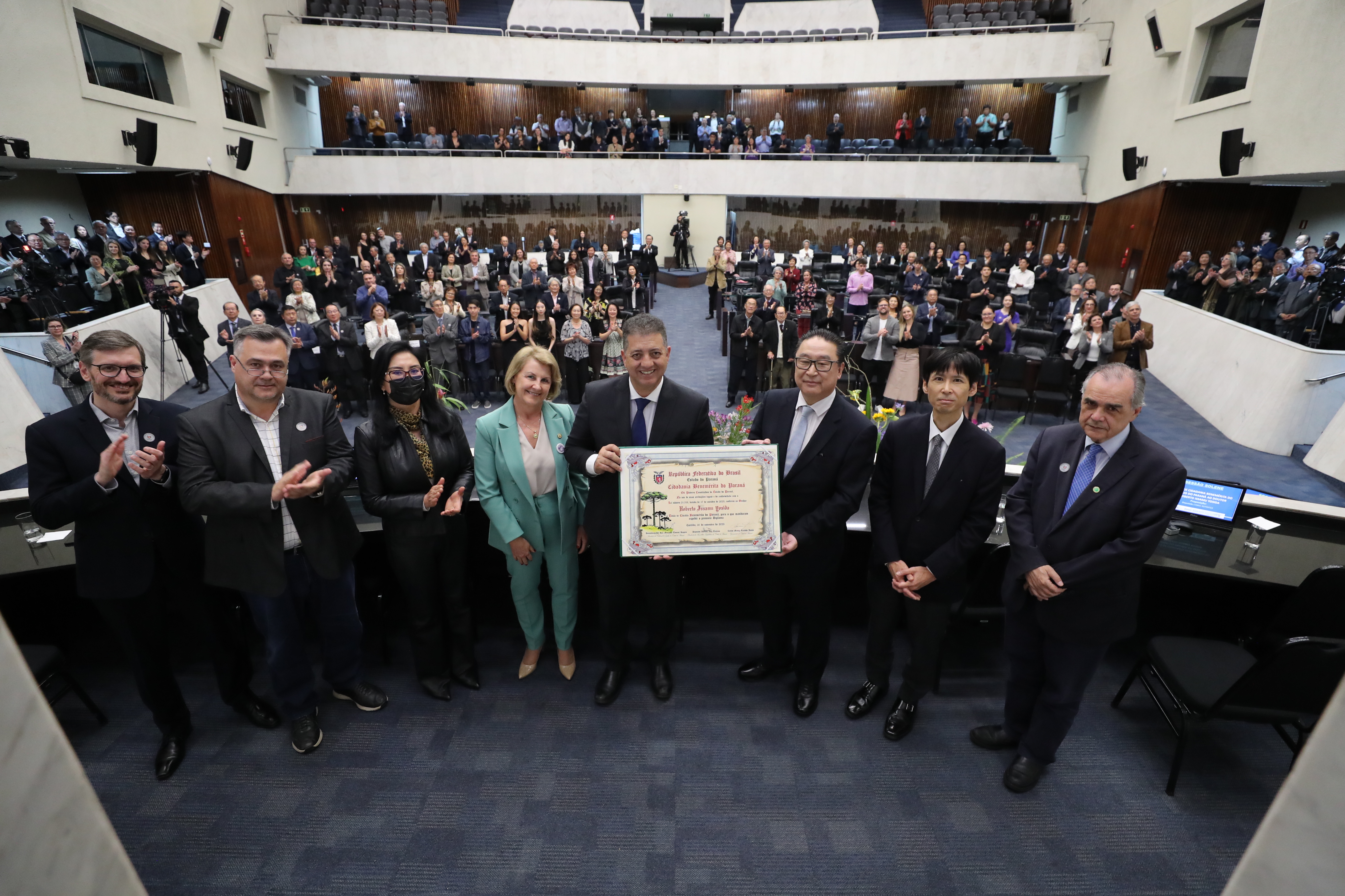 AL entrega título de Cidadão Benemérito ao médico Roberto Yosida