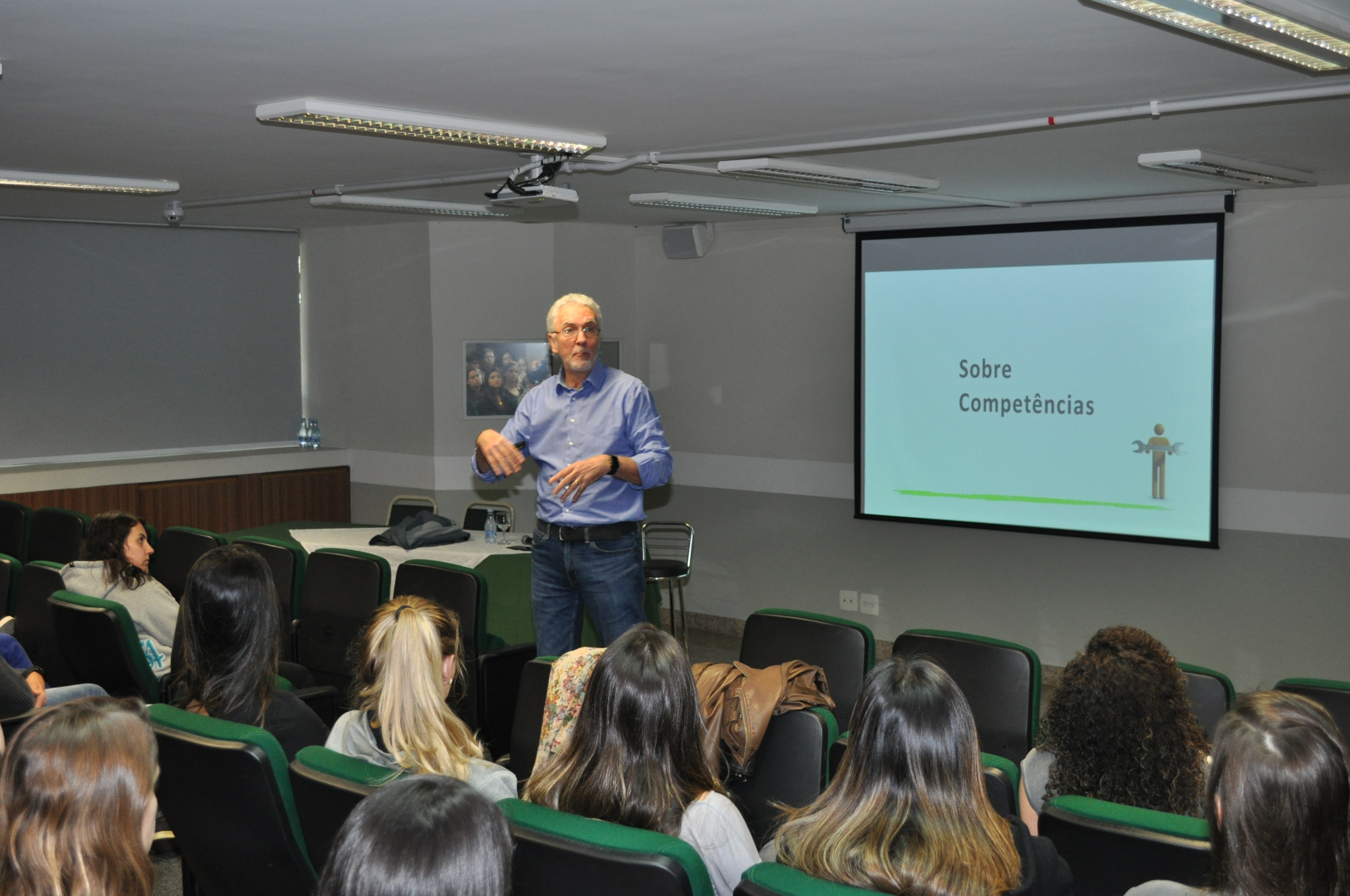AMP recebe palestra do professor Eugenio Mussak