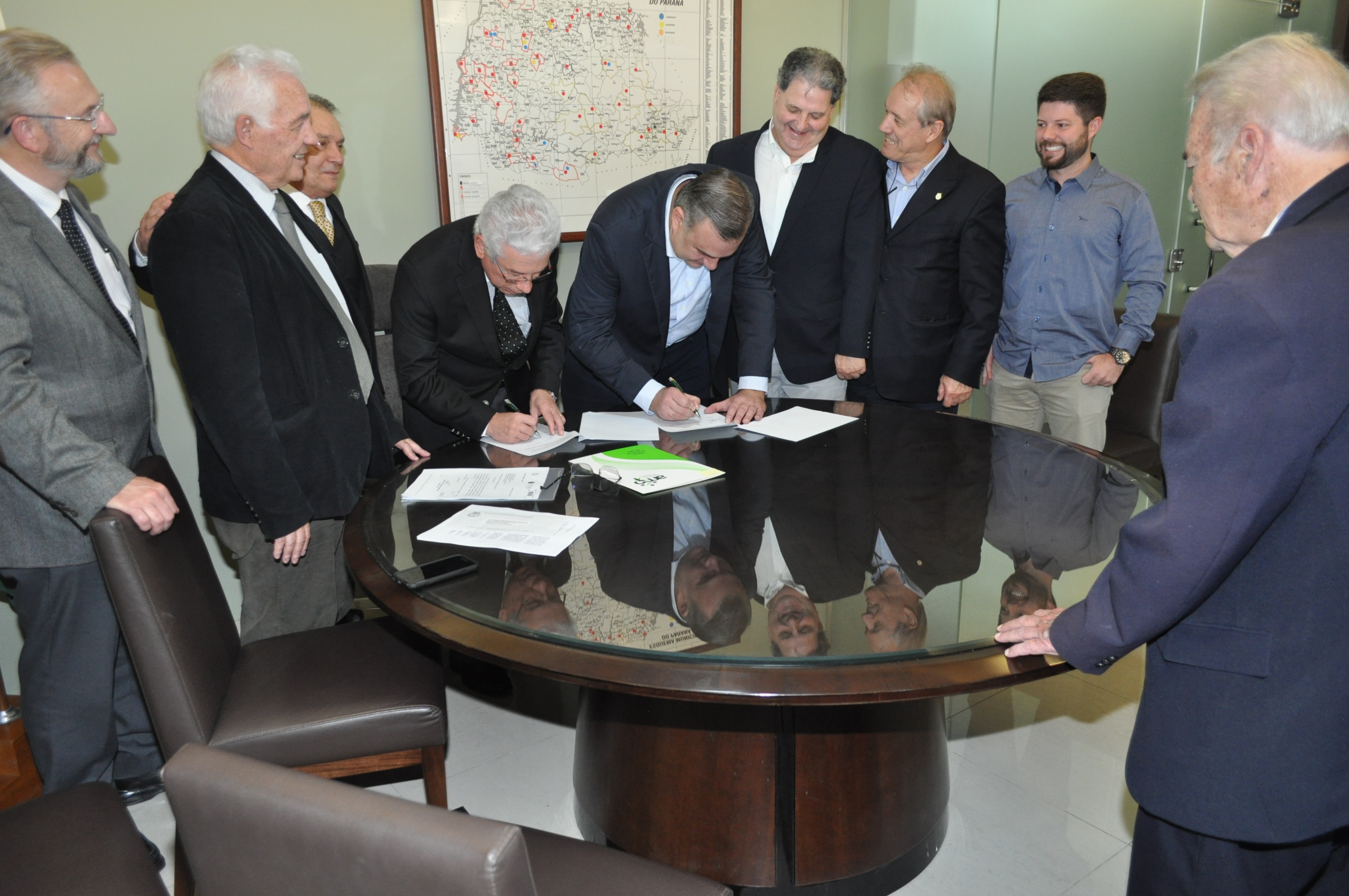 Deputados assinam Termo de Compromisso com a classe médica na AMP