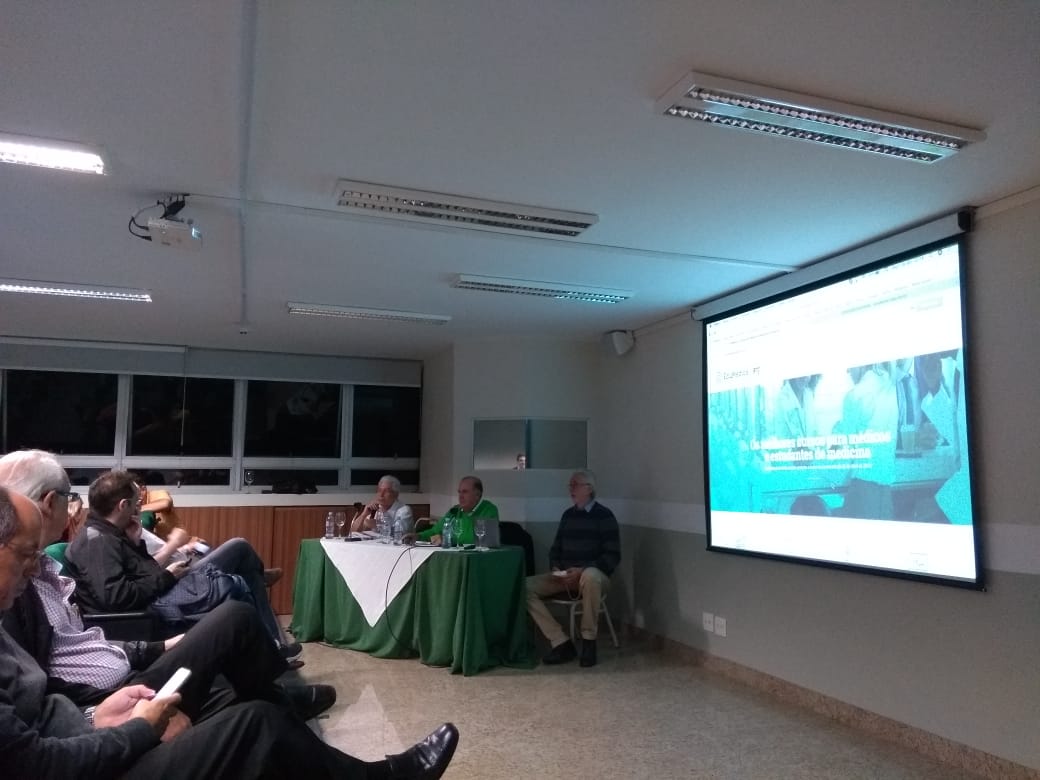 AMP quer participação das sociedades  de especialidades no portal EduMedica