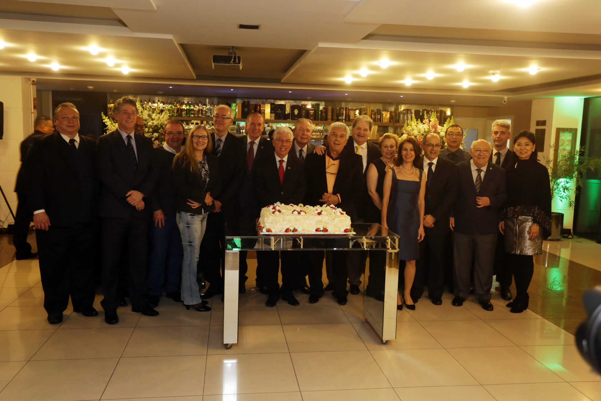 Jantar marca os 86 anos da Associação Médica do Paraná